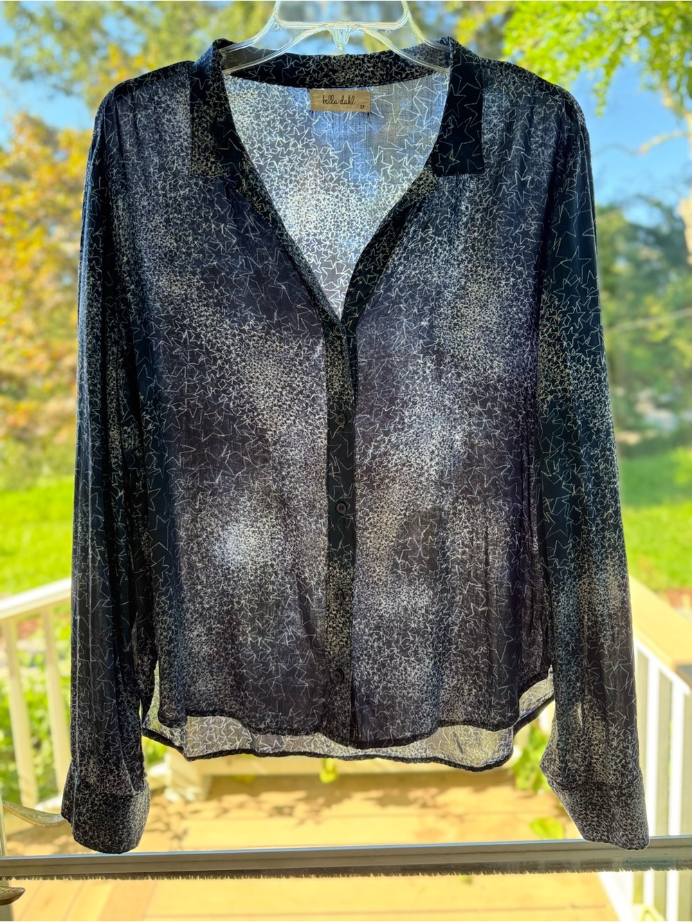 Bella Dahl Sheer Star Print Long Sleeve Blouse Navy White Rayon Button Down Sz M